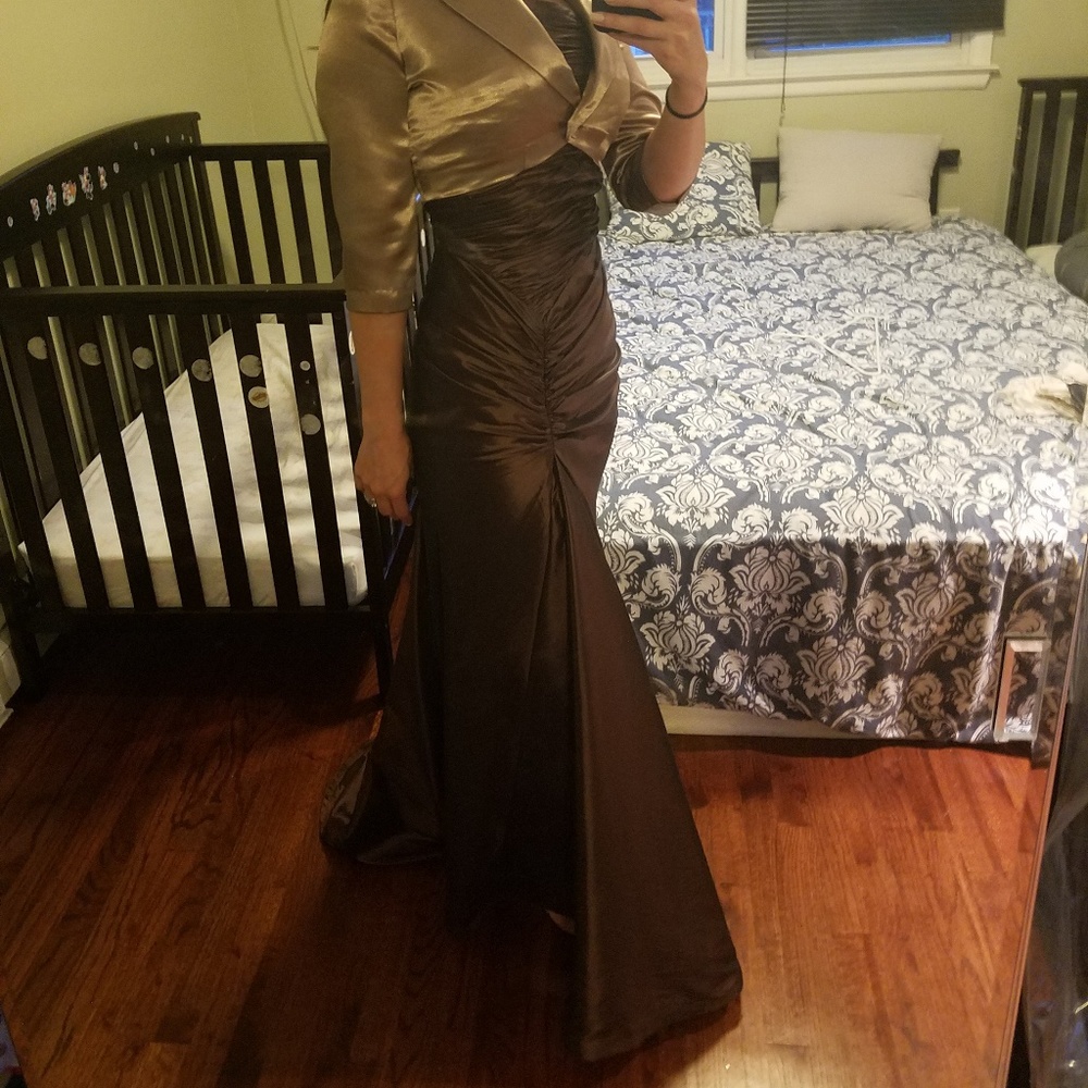 Gown - Picture 5 of 8